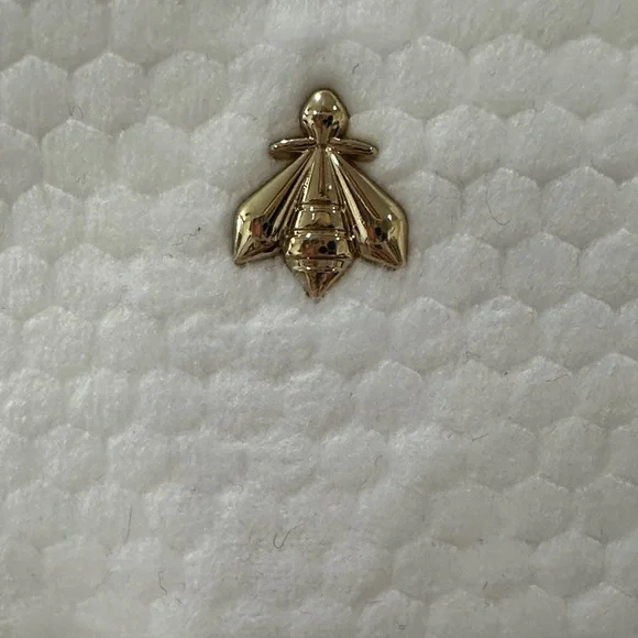 4 - Elegant White Textured Women's Bag - Picture 2 of 6